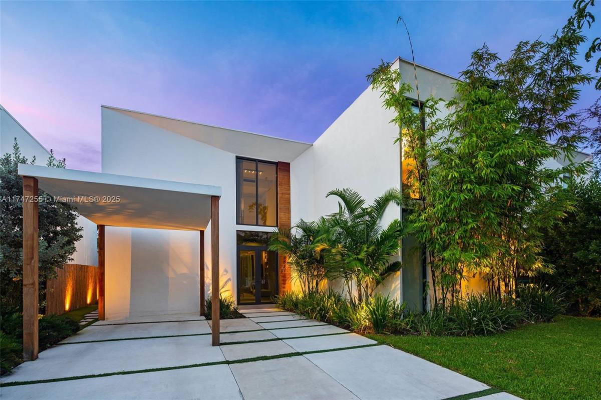 House for rent at 8641 Arboretum Lane #SFH, Miami, FL 33138