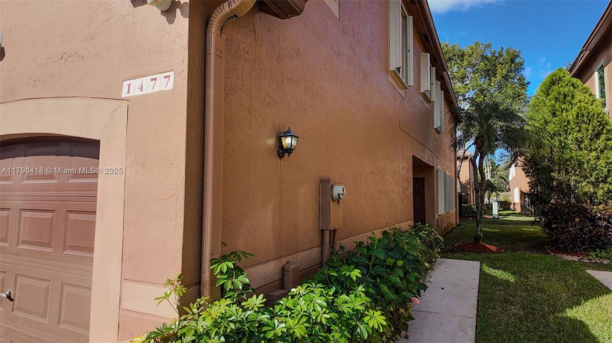 Townhouse for rent at 1477 Barcelona Way #6-28, Fort Lauderdale, FL 33327