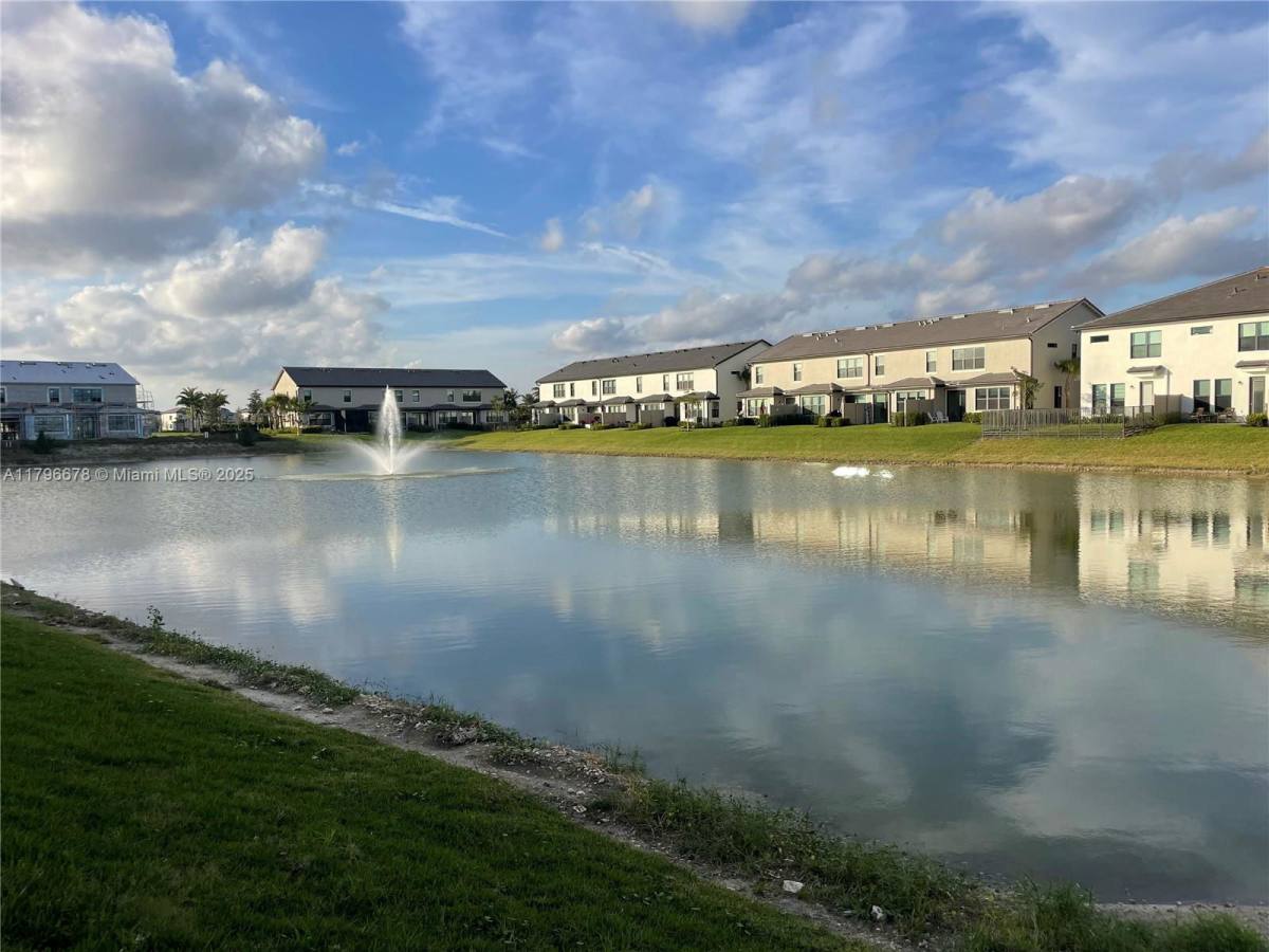 Townhouse for rent at 2151 Appleton Circle S, Fort Lauderdale, FL 33309