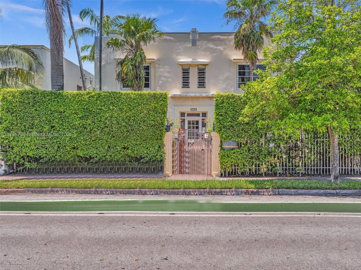 Apartment for rent at 928 Euclid Ave #2, Miami Beach, FL 33139