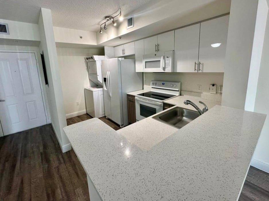 Apartment for rent at 18335 NW 68th Ave #518, Hialeah, FL 33015