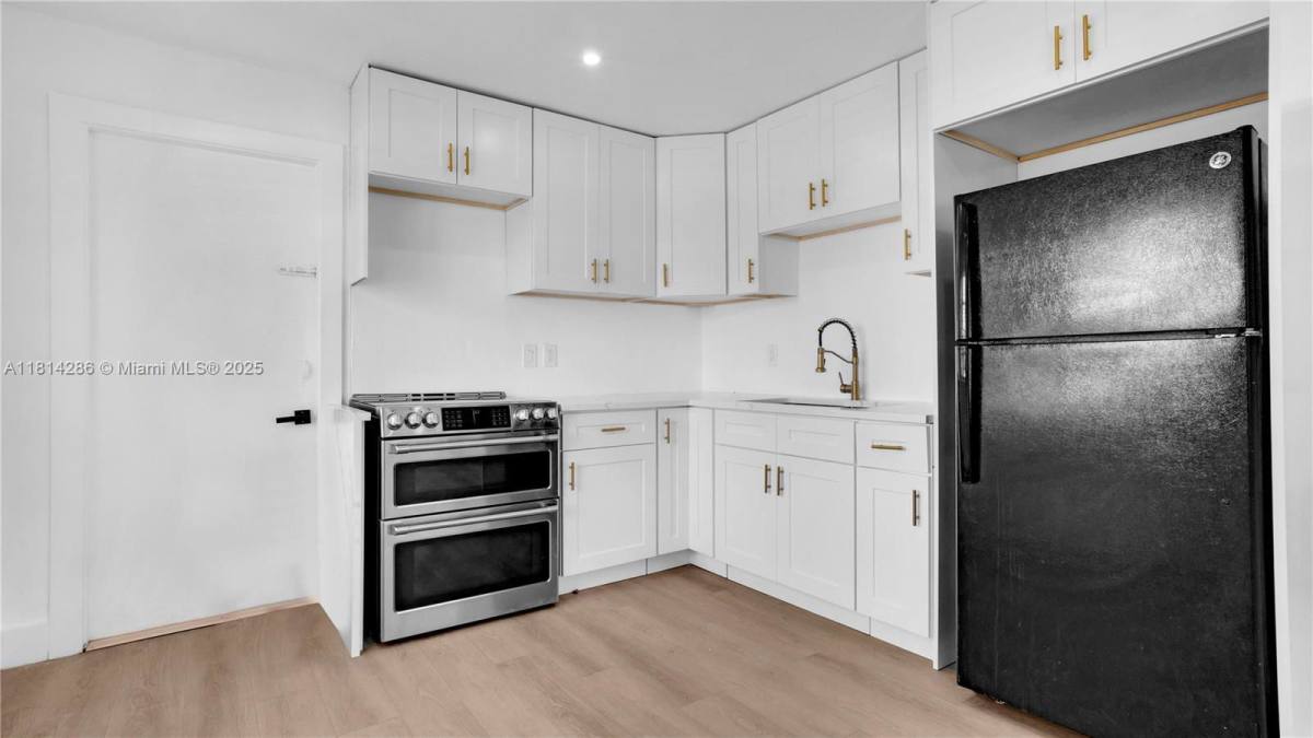 Apartment for rent at 32 SW 9th St #1, Hallandale, FL 33009