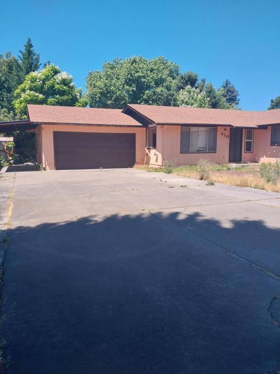 House for rent at 410 NE Candy, Grants Pass, OR 97526