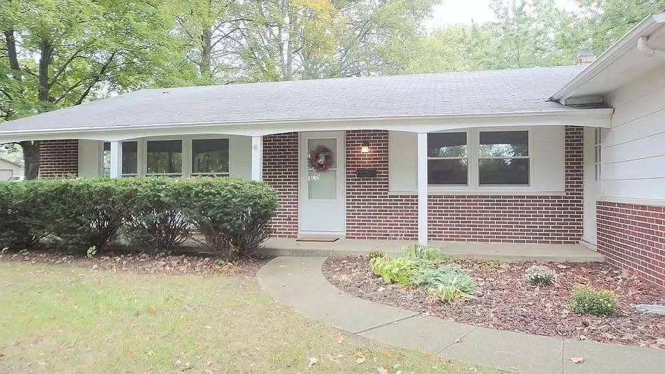 House for rent at 4111 Woodstock Dr, Fort Wayne, IN 46815