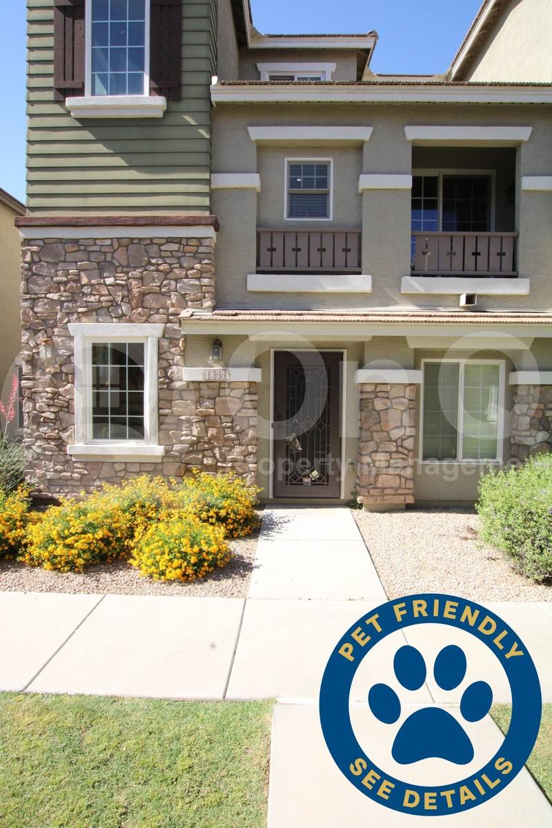 Townhouse for rent at 1366 S Sabino Dr, Gilbert, AZ 85296