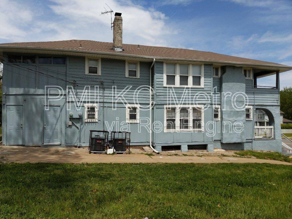 Townhouse for rent at 4420 Paseo Blvd, Kansas City, MO 64110