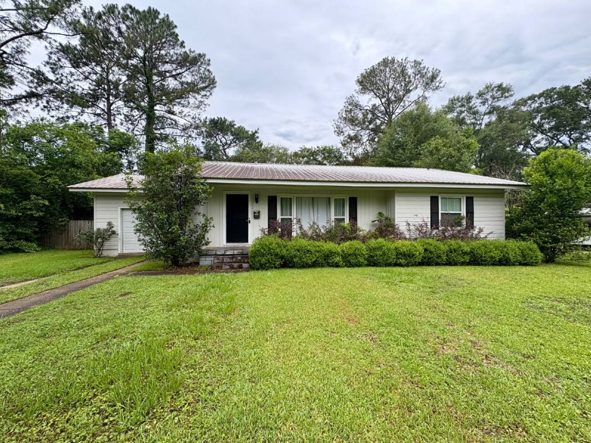 House for rent at 513 Gardenia Dr, Dothan, AL 36303