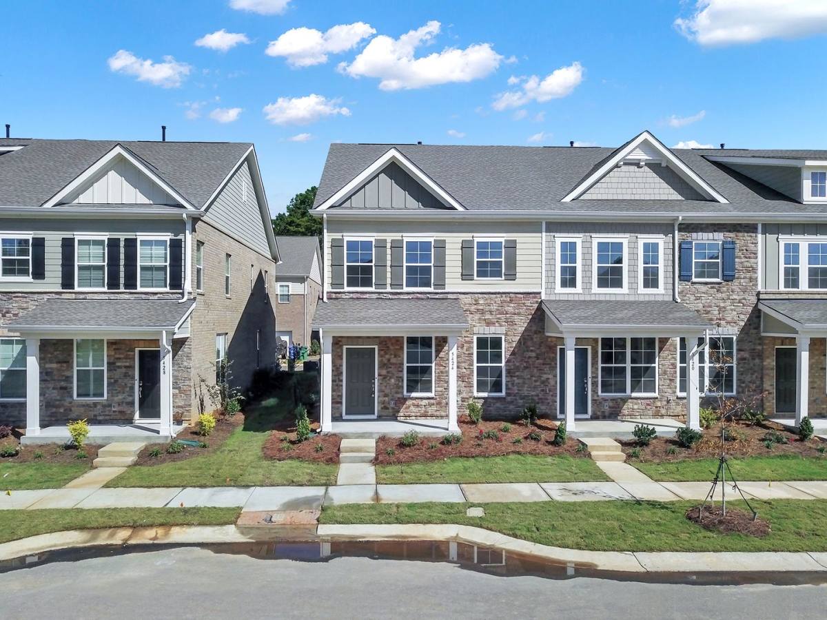 Townhouse for rent at 5424 Kinsbridge Dr, Charlotte, NC 28227