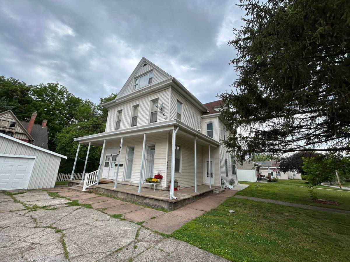 Apartment for rent at 430 S 14th St, Quincy, IL 62301
