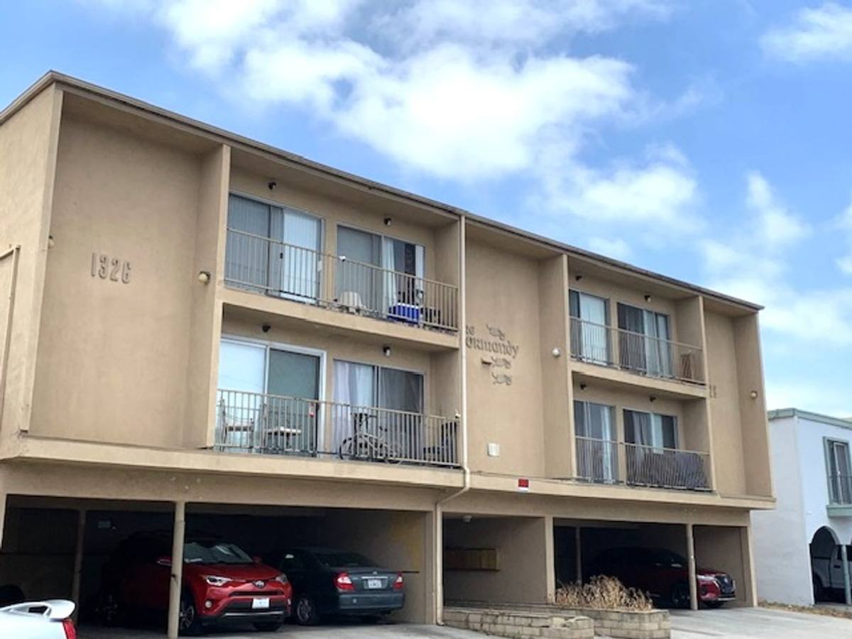 Apartment for rent at 1326 Edgewood Way, Oxnard, CA 93030
