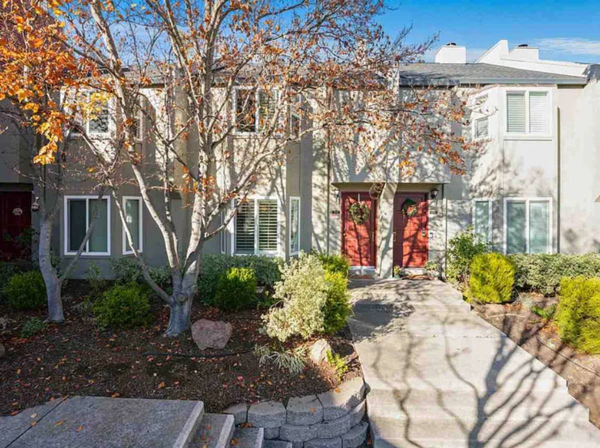Townhouse for rent at 2694 Walnut Blvd, Walnut Creek, CA 94596