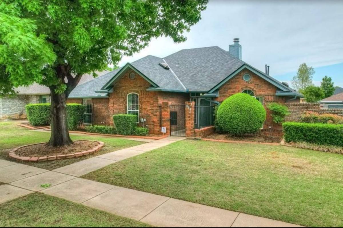 House for rent at 808 NW 142nd St, Edmond, OK 73013