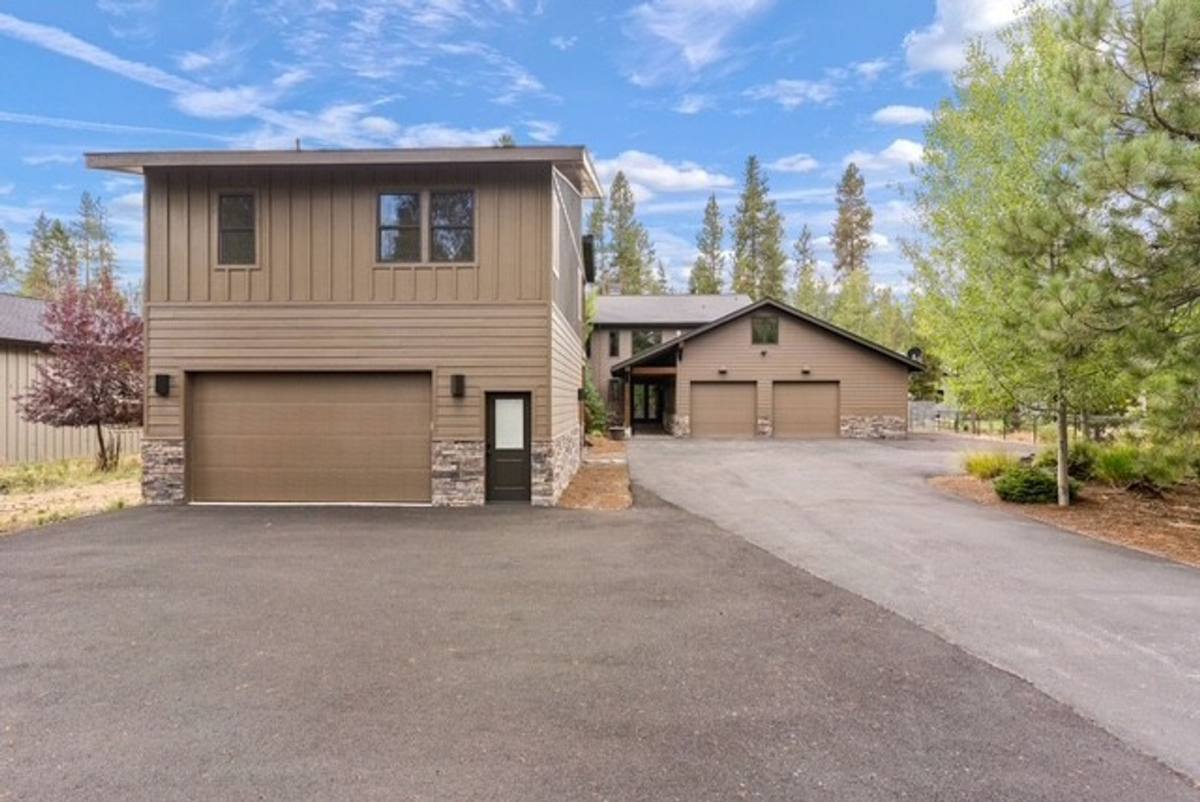 Apartment for rent at 15120 Yellow Pine Loop, La Pine, OR 97739