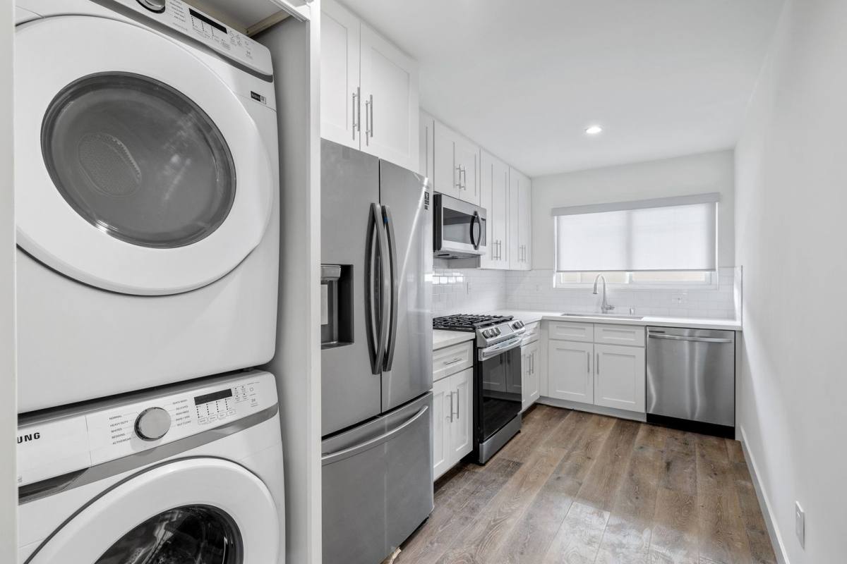 Apartment for rent at 17302 Ermanita Ave, Torrance, CA 90504