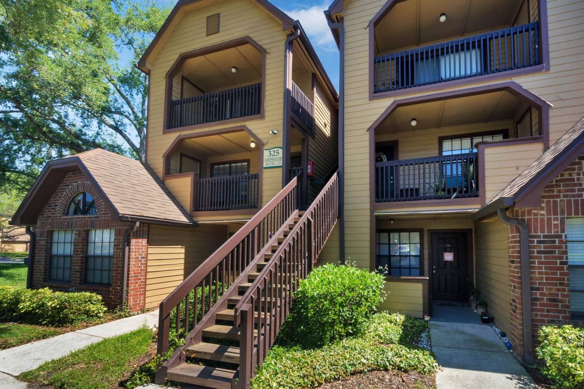 Apartment for rent at 315 Lakepointe Dr, Altamonte Springs, FL 32701