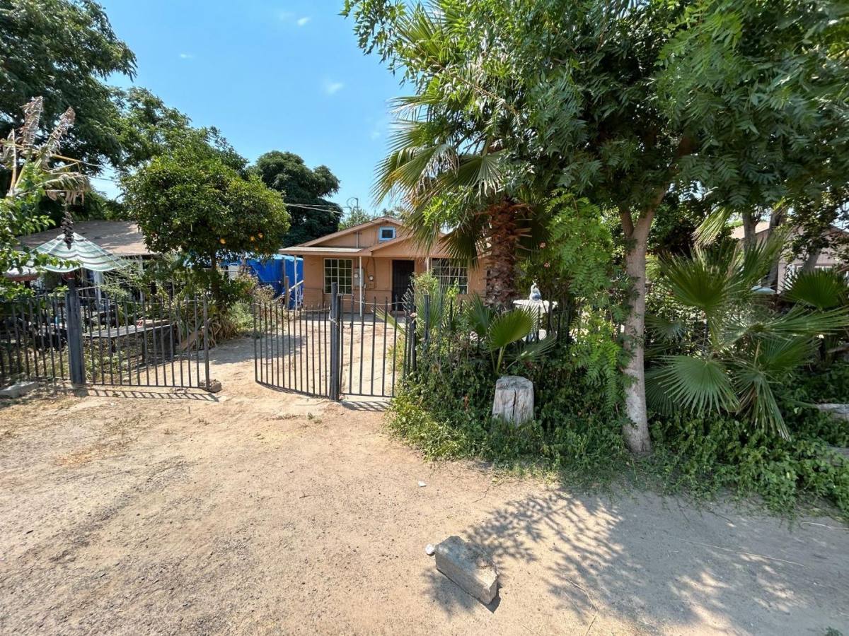 House for rent at 7077 N Weber Ave, Fresno, CA 93722