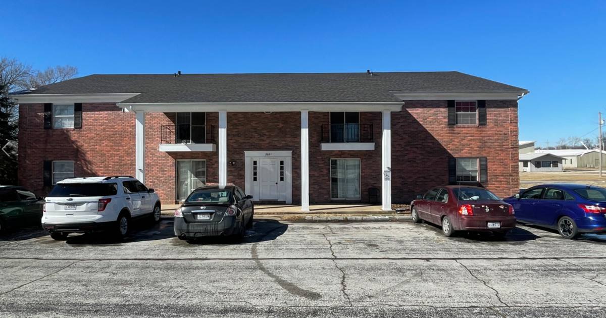 Apartment for rent at 2027, 2037 S River St, Carthage, MO 64836