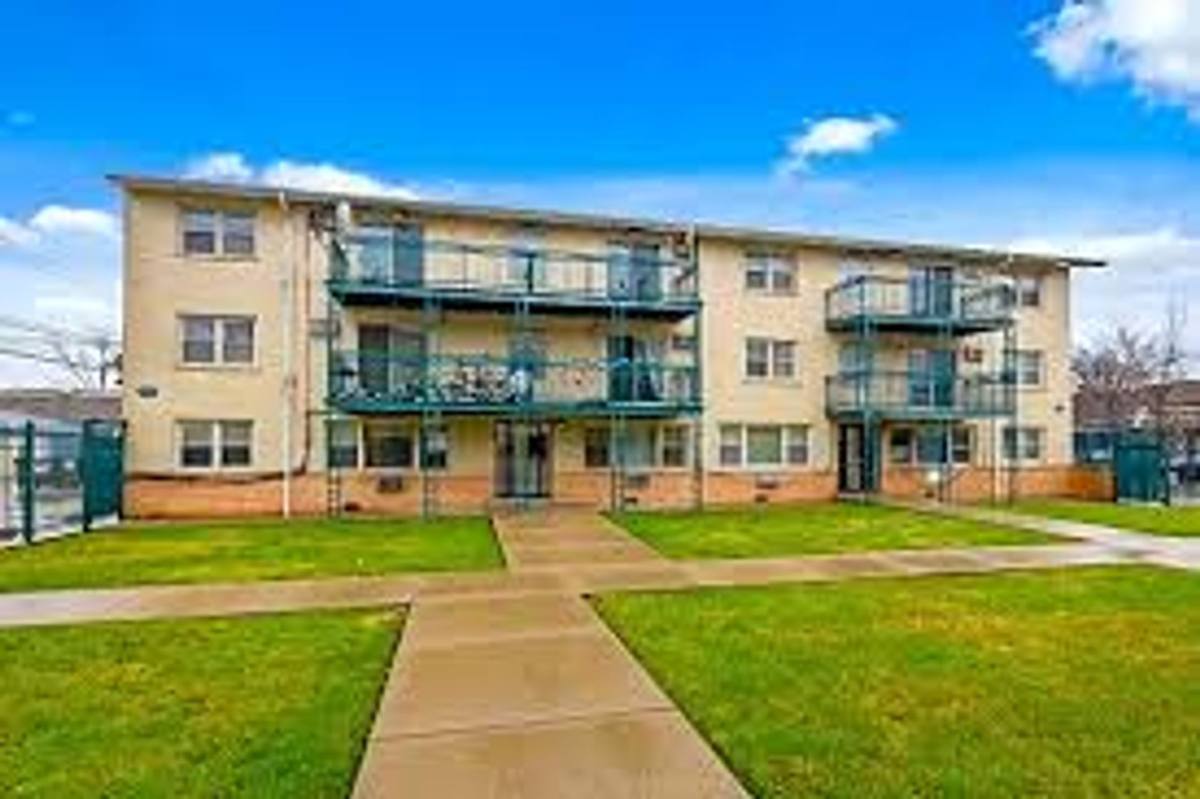Apartment for rent at 3737-3739 W 63rd St, Chicago, IL 60629