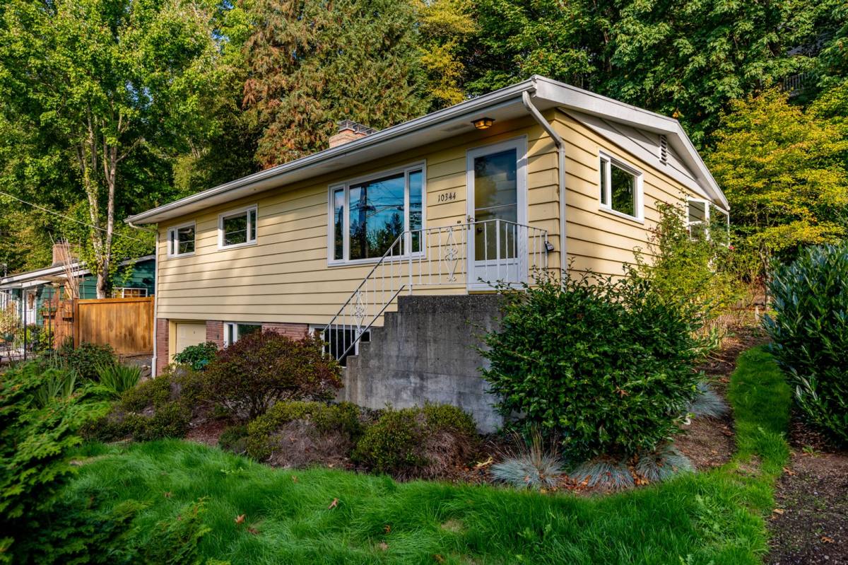 House for rent at 10344 45th Ave NE, Seattle, WA 98125