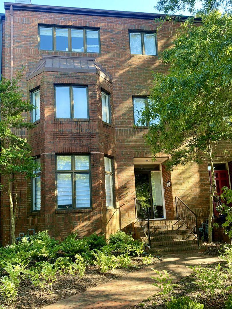 Townhouse for rent at 325 W Freemason St, Norfolk, VA 23510