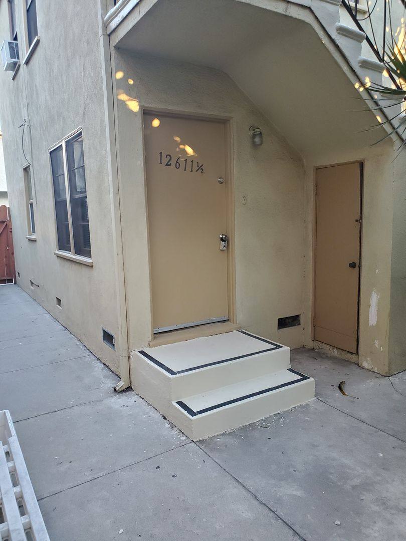 Apartment for rent at 12609 - 11 1 2 Mitchell Ave, Los Angeles, CA 90066