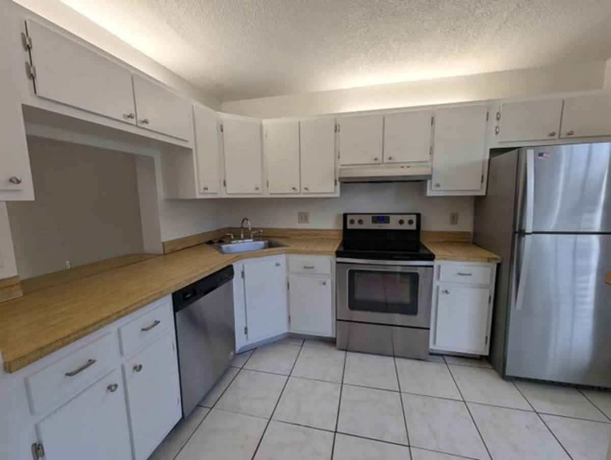 Townhouse for rent at 5112 Society Place W, West Palm Beach, FL 33415