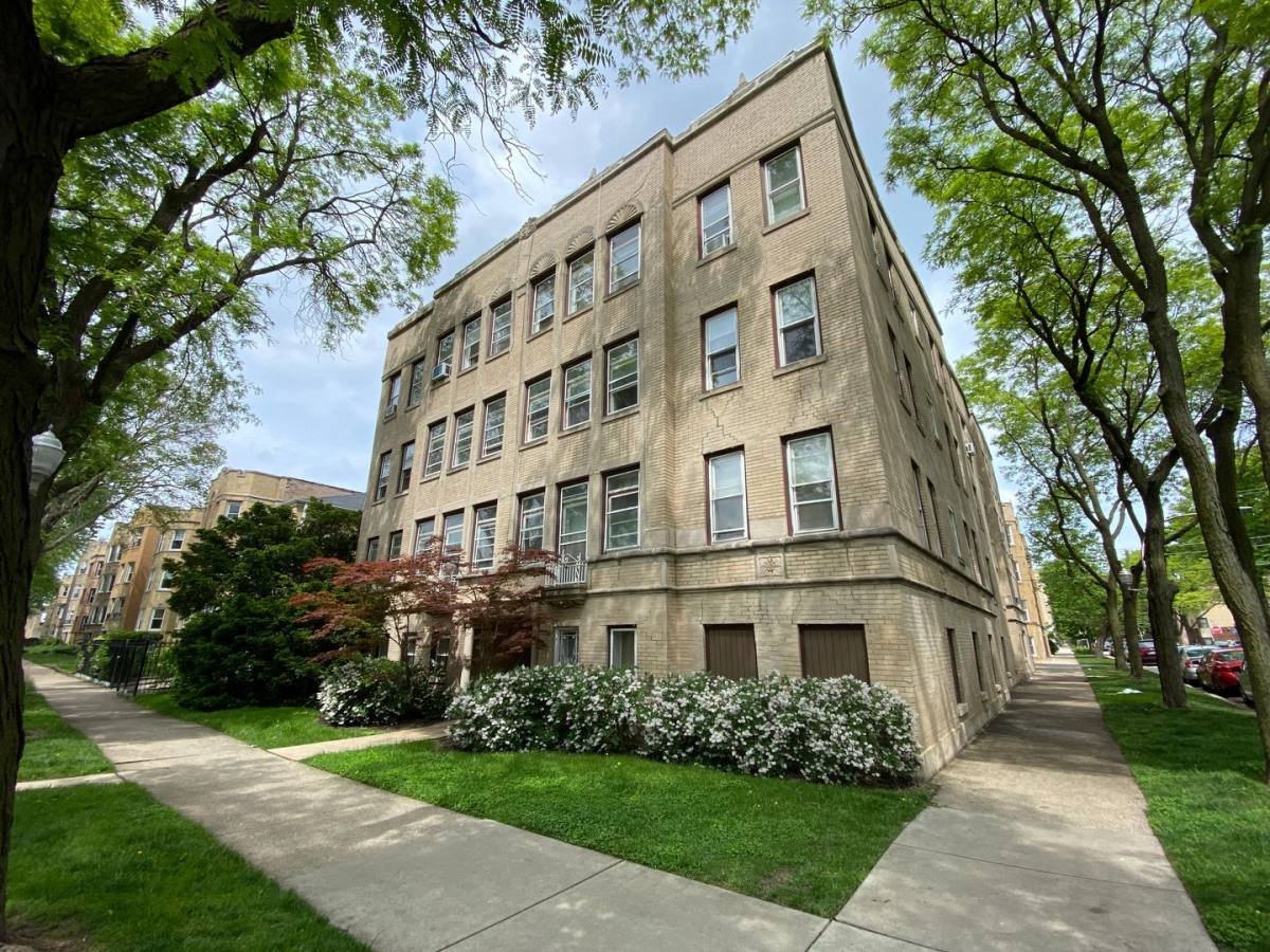 Apartment for rent at 6301-05 N Washtenaw Ave, Chicago, IL 60659