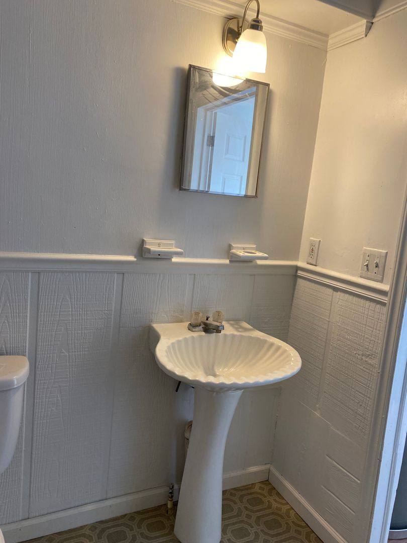 Apartment for rent at 1009 Lynn St, Parkersburg, WV 26101