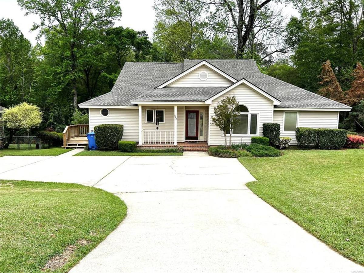 House for rent at 928 Running Brook Dr, Prattville, AL 36066
