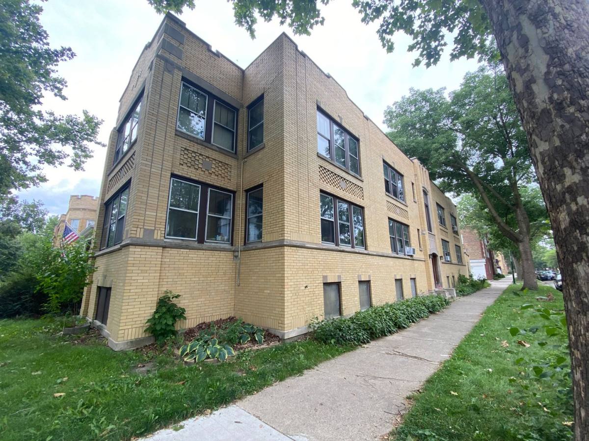 Apartment for rent at 3305-07 W Catalpa, Chicago, IL 60625