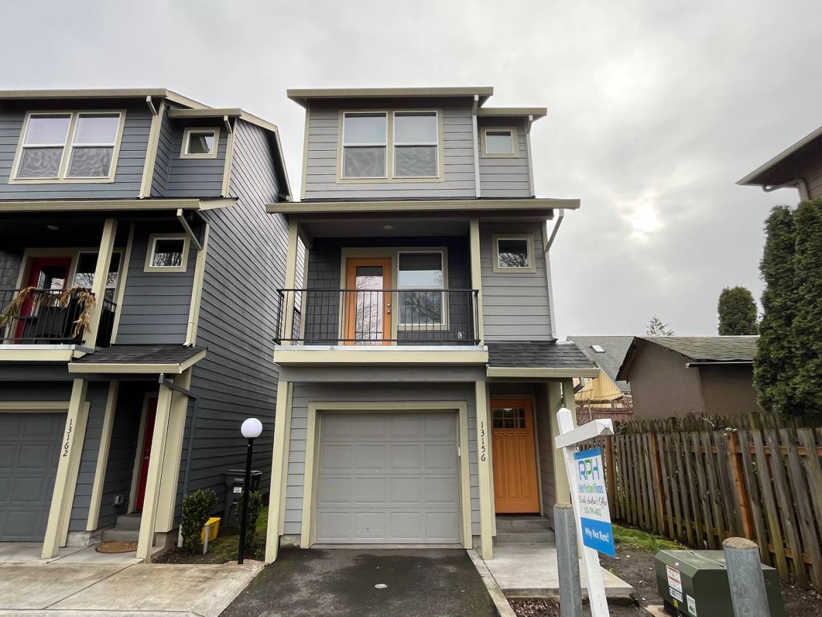 House for rent at 13204 NE Glisan St, Portland, OR 97230