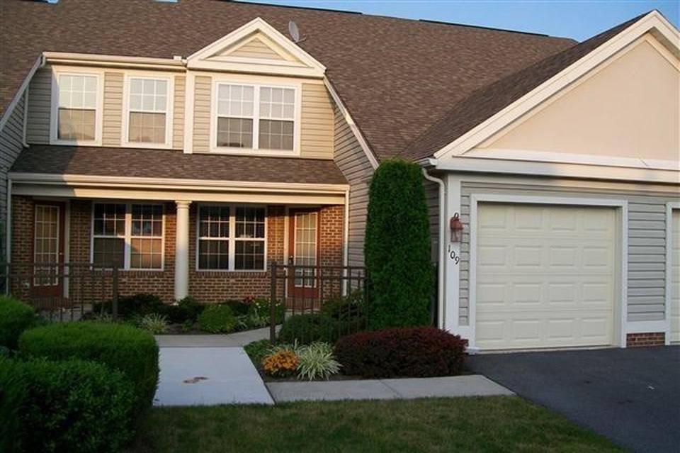 Townhouse for rent at 109 Oak Hill Lane, Reading, PA 19610