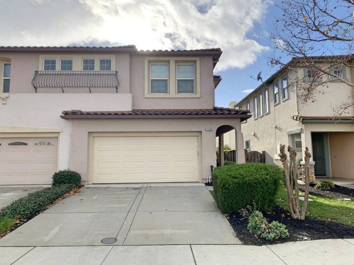 Townhouse for rent at 1108 Tocia Ave, Vacaville, CA 95687