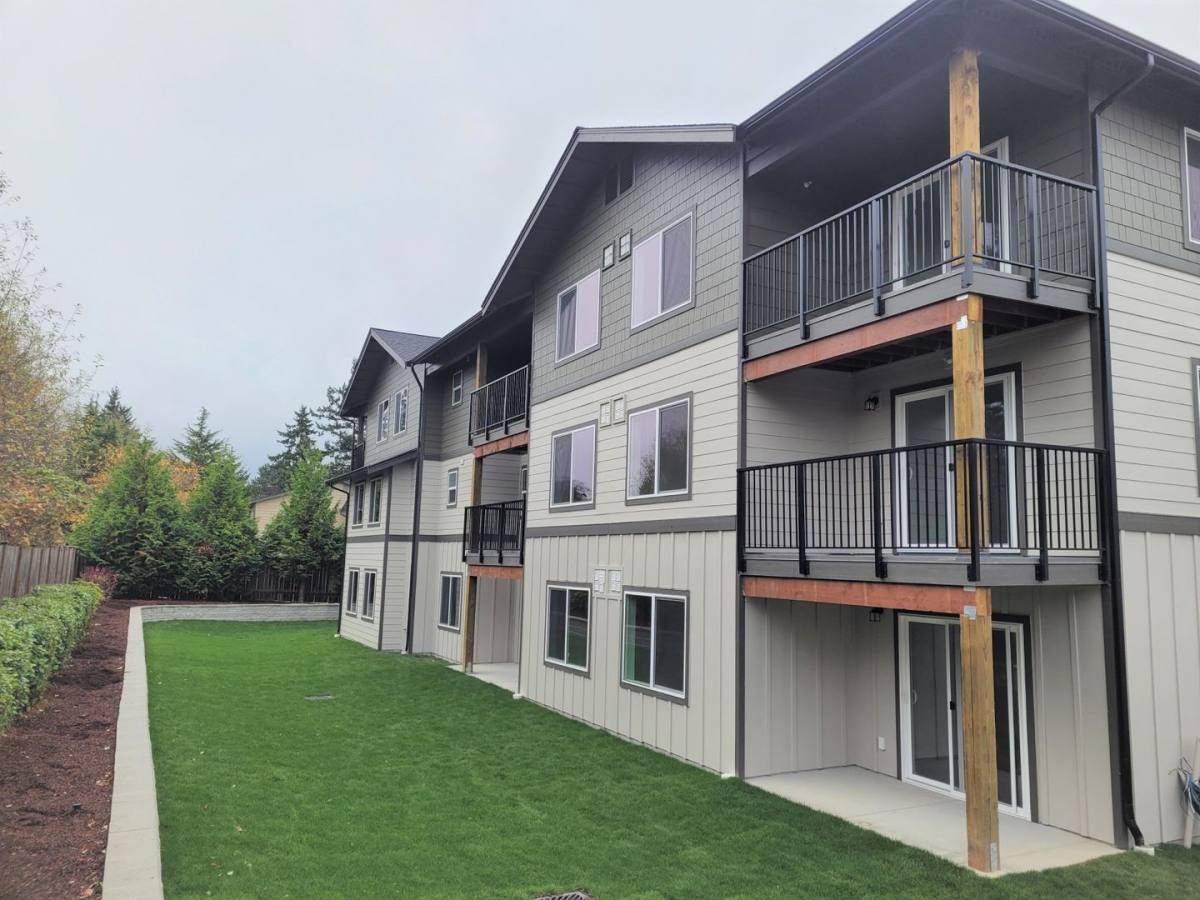 Apartment for rent at 446 NE Izett St, Oak Harbor, WA 98277