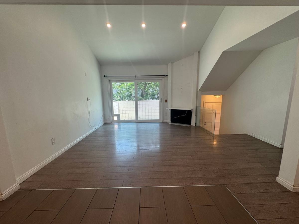 Apartment for rent at 590 W Huntington Dr, Arcadia, CA 91007