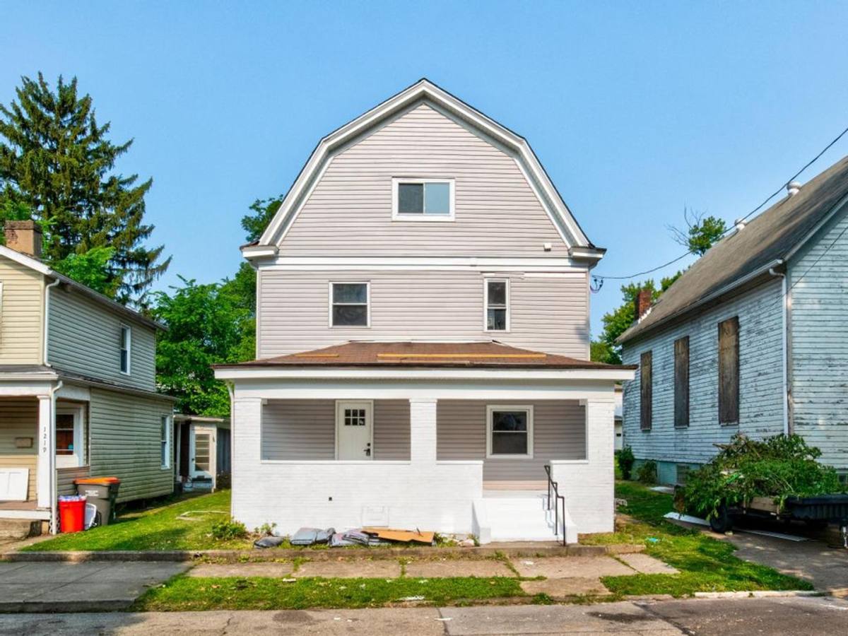 Apartment for rent at 1221 4th Ave, Beaver Falls, PA 15010