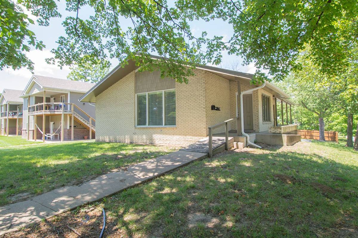 Apartment for rent at 1415 Paris Rd, Columbia, MO 65201