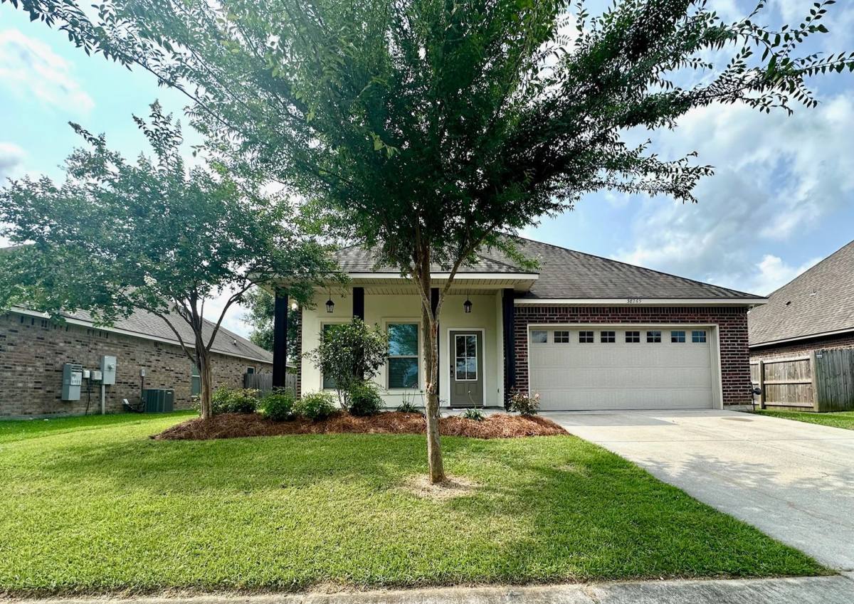 House for rent at 38269 Cotton Creek Ave, Prairieville, LA 70769