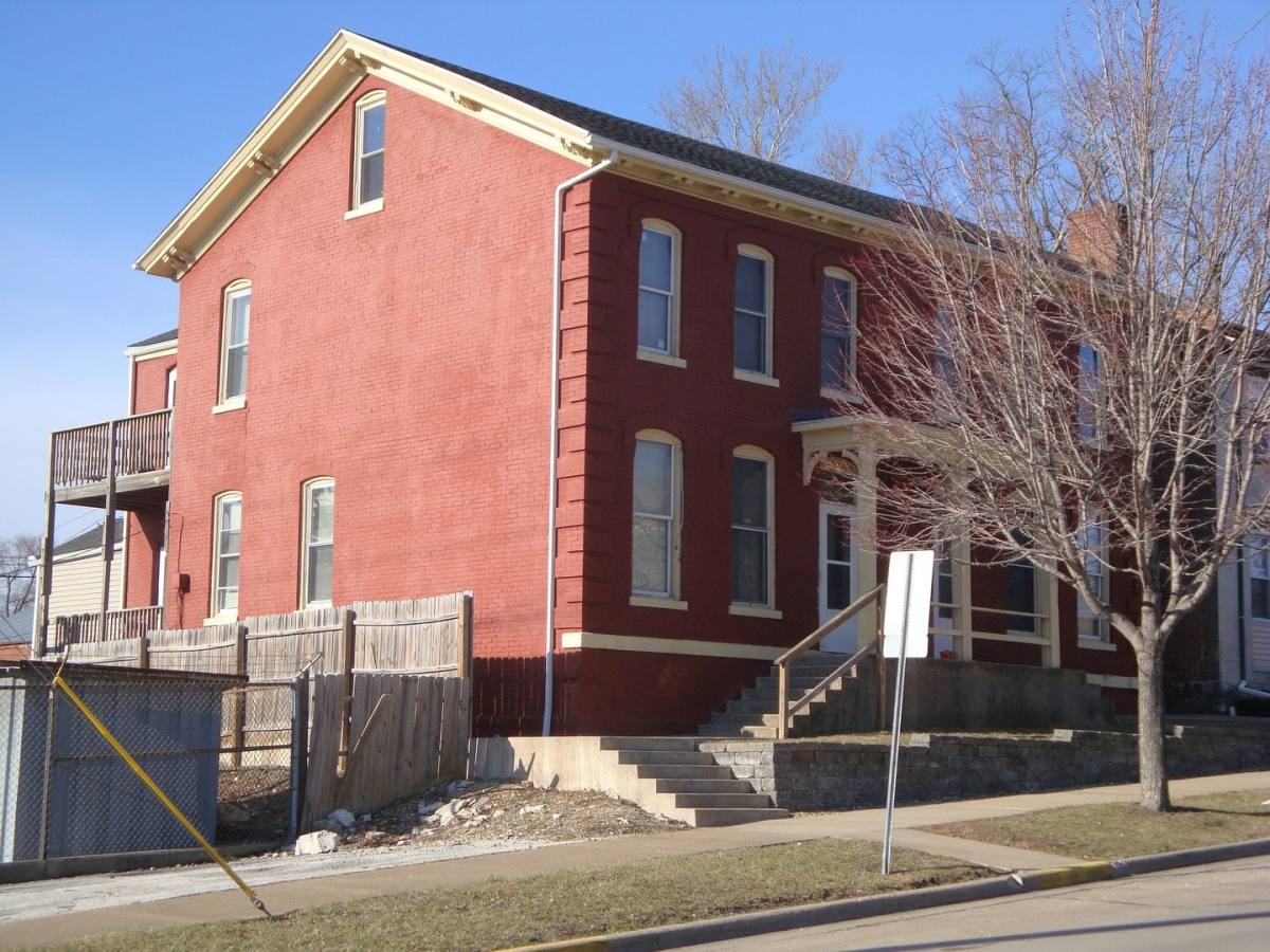 Apartment for rent at 532-534 York, Quincy, IL 62301