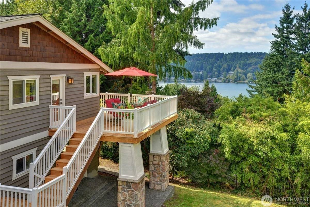 House for rent at 6621 Lake Washington Blvd SE, Renton, WA 98056