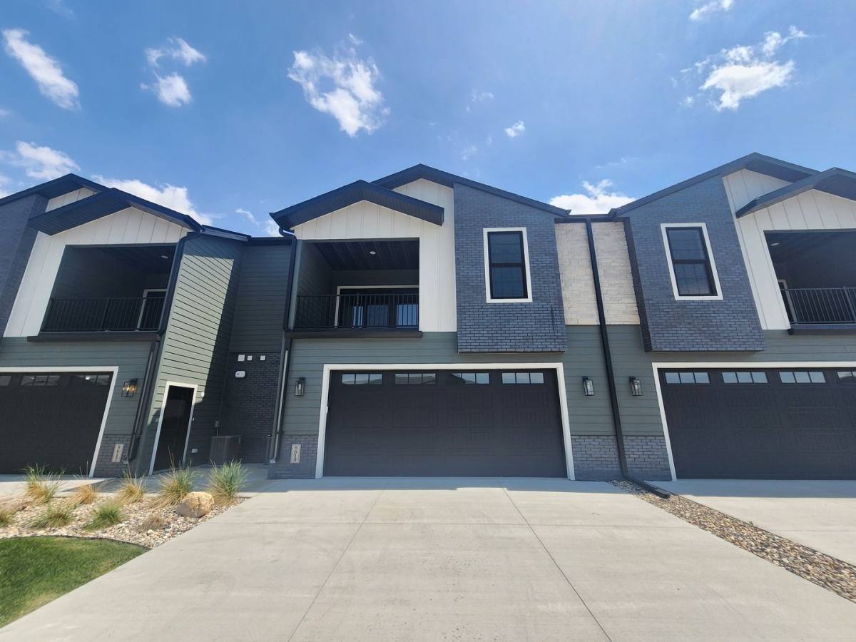 Townhouse for rent at 8617 W Shoreline Place, Sioux Falls, SD 57107