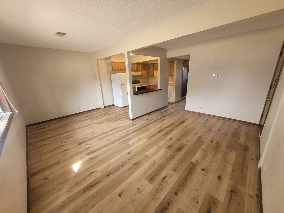 Apartment for rent at 815 Boulder Ave, Des Moines, IA 50315