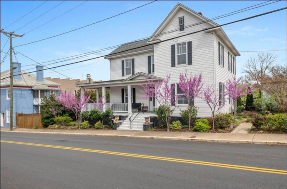 House for rent at 11 S Court St, Luray, VA 22835