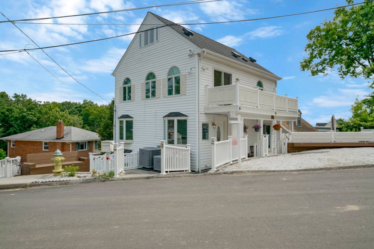 House for rent at 4144 21st Rd N, Arlington, VA 22207