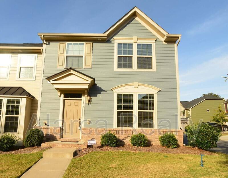 Townhouse for rent at 1737 Evergreen Dr, Charlotte, NC 28208