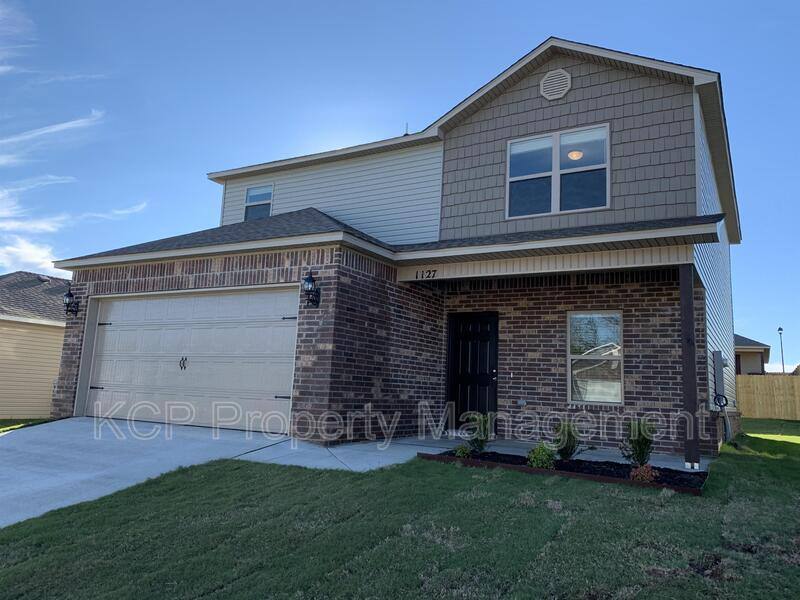 House for rent at 1127 S Kingfisher Lane, Fayetteville, AR 72701