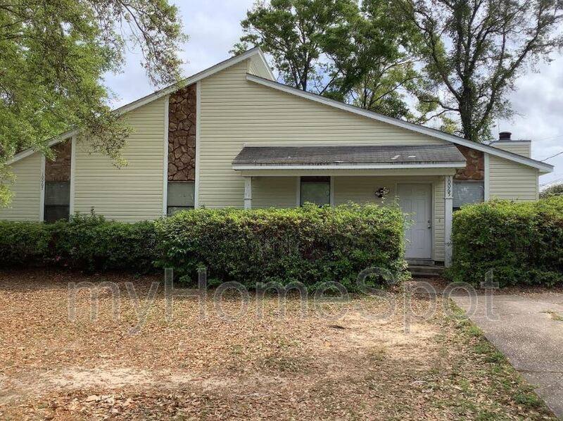 House for rent at 10065 Hillview Dr, Pensacola, FL 32514