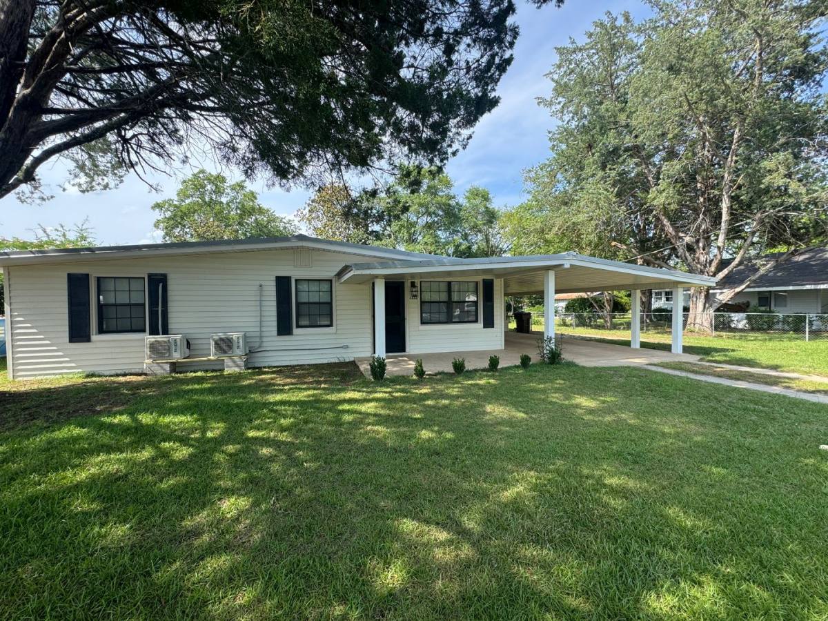 House for rent at 1332 Brickyard Rd, Chipley, FL 32428