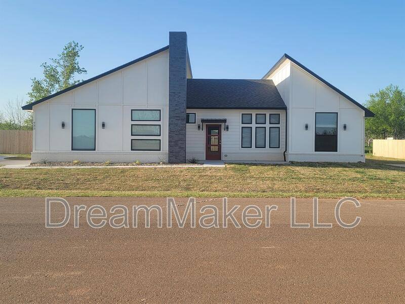 House for rent at 935 Apple Blossom Way, Washington, OK 73093
