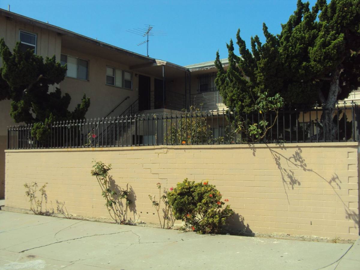 Apartment for rent at 10201 Woodworth Ave, Inglewood, CA 90303